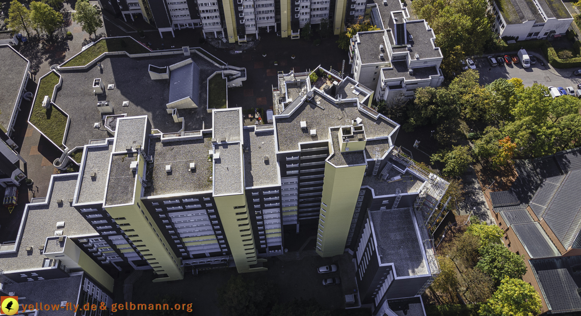 15.10.2021 - Marx-Zentrum, die kleinere Wohnanlage am Karl-Marx-Ring 52-62, Alexisquartier und Grundschule in Neuperlach 15.10.2021 - Marx-Zentrum, die kleinere Wohnanlage am Karl-Marx-Ring 52-62, Alexisquartier und Grundschule in Neuperlach