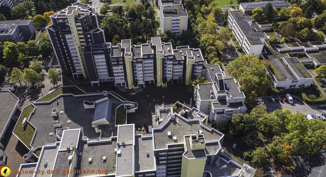 15.10.2021 - Marx-Zentrum, die kleinere Wohnanlage am Karl-Marx-Ring 52-62, Alexisquartier und Grundschule in Neuperlach 15.10.2021 - Marx-Zentrum, die kleinere Wohnanlage am Karl-Marx-Ring 52-62, Alexisquartier und Grundschule in Neuperlach