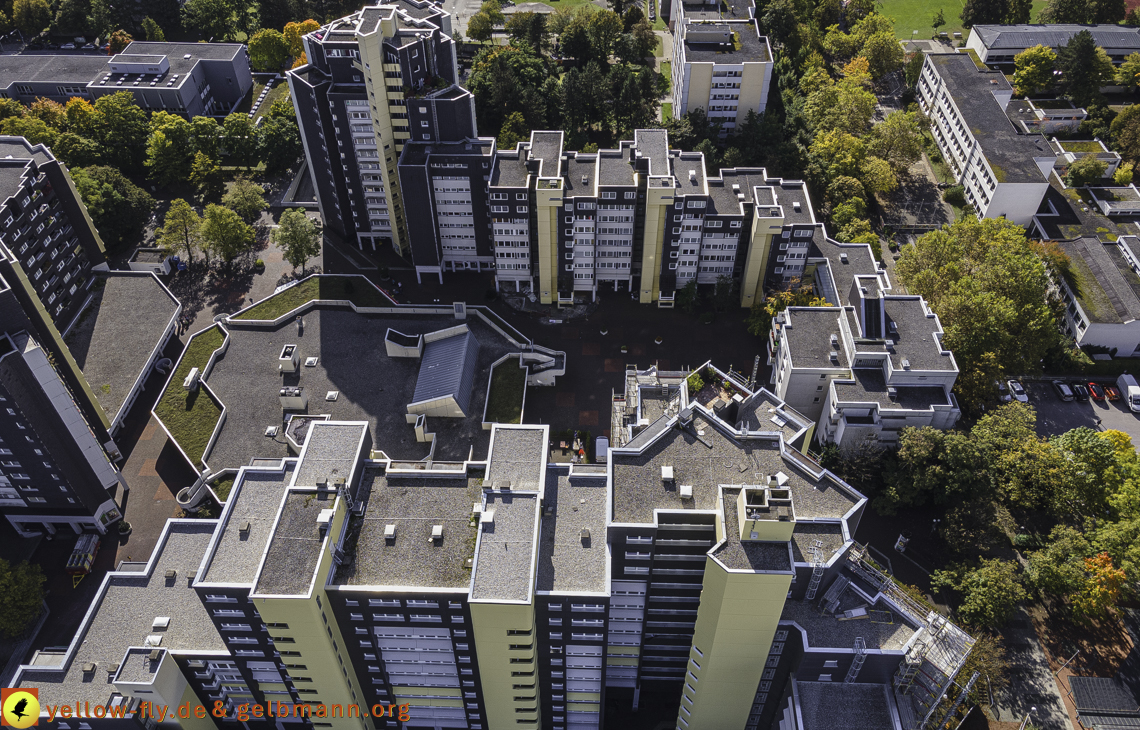 15.10.2021 - Marx-Zentrum, die kleinere Wohnanlage am Karl-Marx-Ring 52-62, Alexisquartier und Grundschule in Neuperlach 15.10.2021 - Marx-Zentrum, die kleinere Wohnanlage am Karl-Marx-Ring 52-62, Alexisquartier und Grundschule in Neuperlach