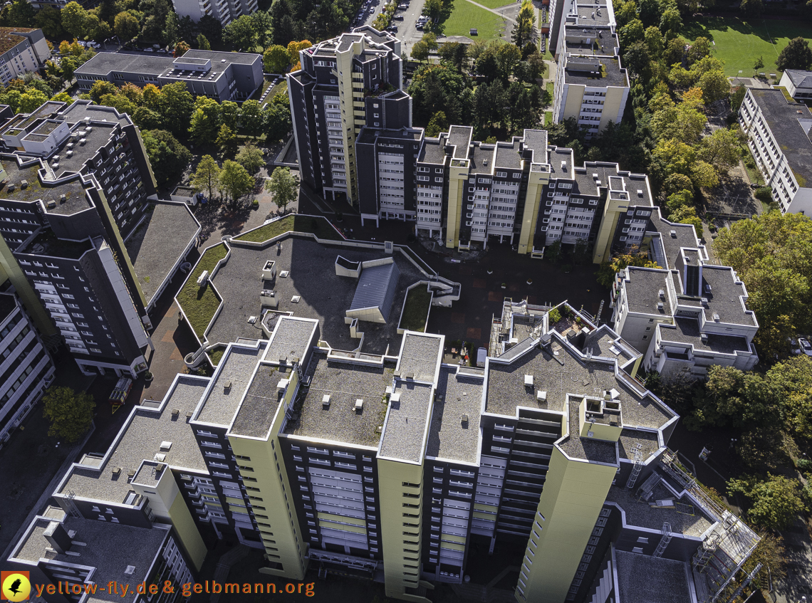 15.10.2021 - Marx-Zentrum, die kleinere Wohnanlage am Karl-Marx-Ring 52-62, Alexisquartier und Grundschule in Neuperlach 15.10.2021 - Marx-Zentrum, die kleinere Wohnanlage am Karl-Marx-Ring 52-62, Alexisquartier und Grundschule in Neuperlach