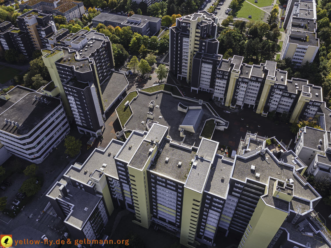 15.10.2021 - Marx-Zentrum, die kleinere Wohnanlage am Karl-Marx-Ring 52-62, Alexisquartier und Grundschule in Neuperlach 15.10.2021 - Marx-Zentrum, die kleinere Wohnanlage am Karl-Marx-Ring 52-62, Alexisquartier und Grundschule in Neuperlach