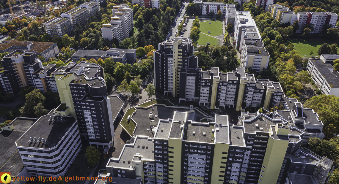 15.10.2021 - Marx-Zentrum, die kleinere Wohnanlage am Karl-Marx-Ring 52-62, Alexisquartier und Grundschule in Neuperlach 15.10.2021 - Marx-Zentrum, die kleinere Wohnanlage am Karl-Marx-Ring 52-62, Alexisquartier und Grundschule in Neuperlach