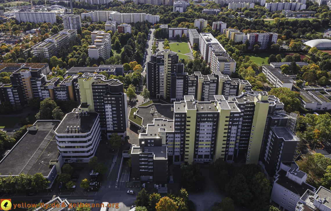 15.10.2021 - Marx-Zentrum, die kleinere Wohnanlage am Karl-Marx-Ring 52-62, Alexisquartier und Grundschule in Neuperlach 15.10.2021 - Marx-Zentrum, die kleinere Wohnanlage am Karl-Marx-Ring 52-62, Alexisquartier und Grundschule in Neuperlach