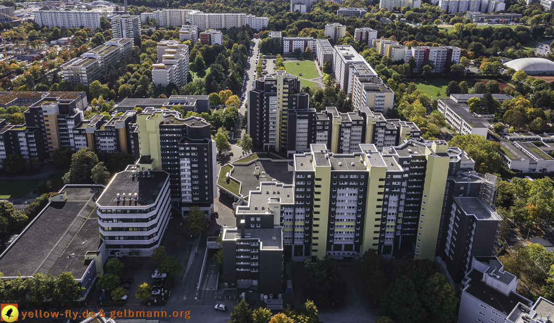 15.10.2021 - Marx-Zentrum, die kleinere Wohnanlage am Karl-Marx-Ring 52-62, Alexisquartier und Grundschule in Neuperlach 15.10.2021 - Marx-Zentrum, die kleinere Wohnanlage am Karl-Marx-Ring 52-62, Alexisquartier und Grundschule in Neuperlach