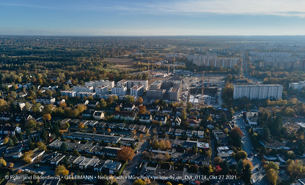 27.10.2021 - Kranaufbau im Alexisquartier in Neuperlach 27.10.2021 - Kranaufbau im Alexisquartier in Neuperlach