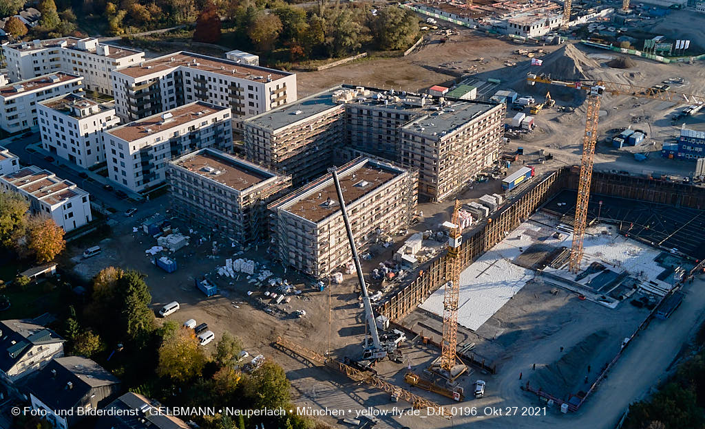 27.10.2021 - Kranaufbau im Alexisquartier in Neuperlach 27.10.2021 - Kranaufbau im Alexisquartier in Neuperlach