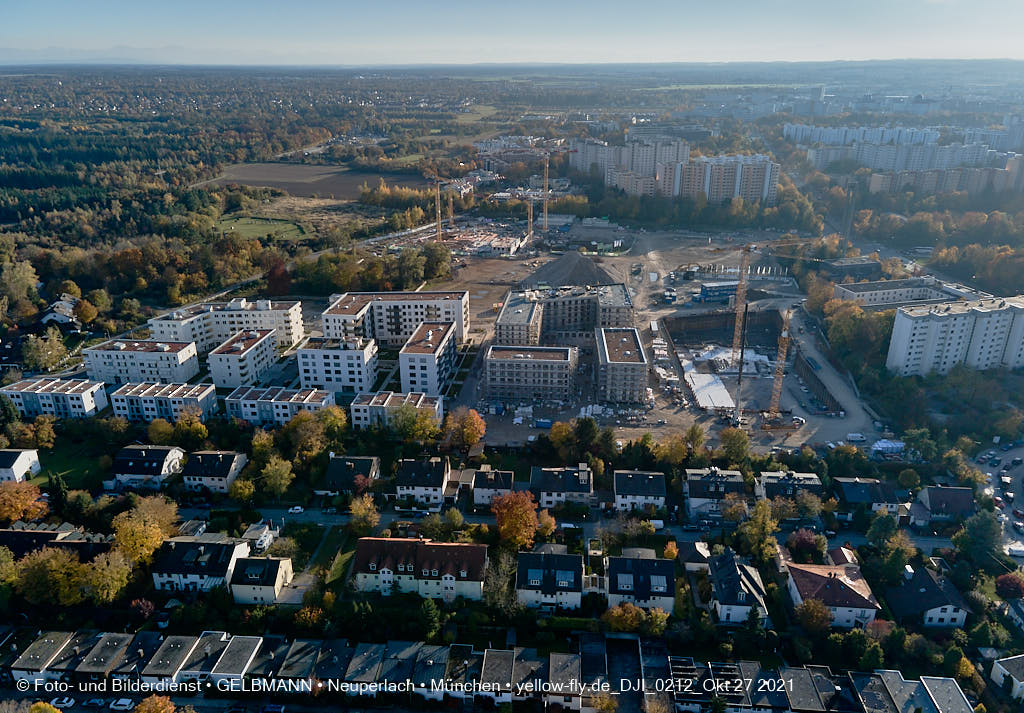 27.10.2021 - Kranaufbau im Alexisquartier in Neuperlach 27.10.2021 - Kranaufbau im Alexisquartier in Neuperlach