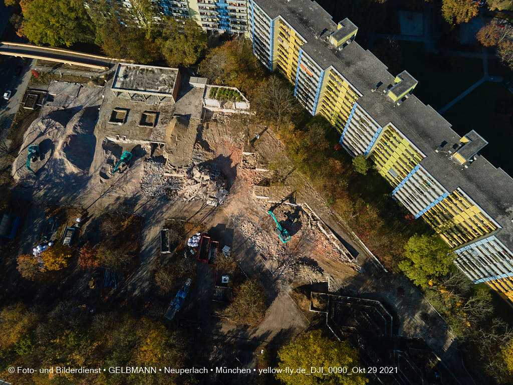 29.10.2021 - Quiddezentrum voll im Abriss in Neuperlach