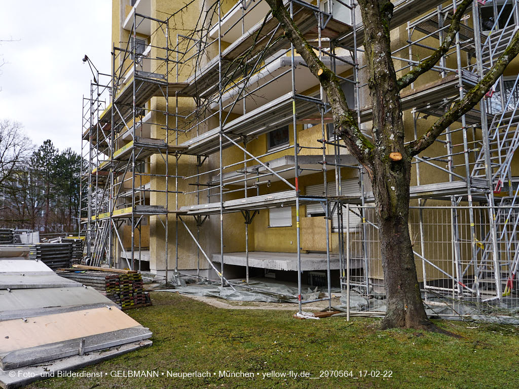 17.02.2022 - Kreissäge an der Großsanierung am Karl-Marx-Ring