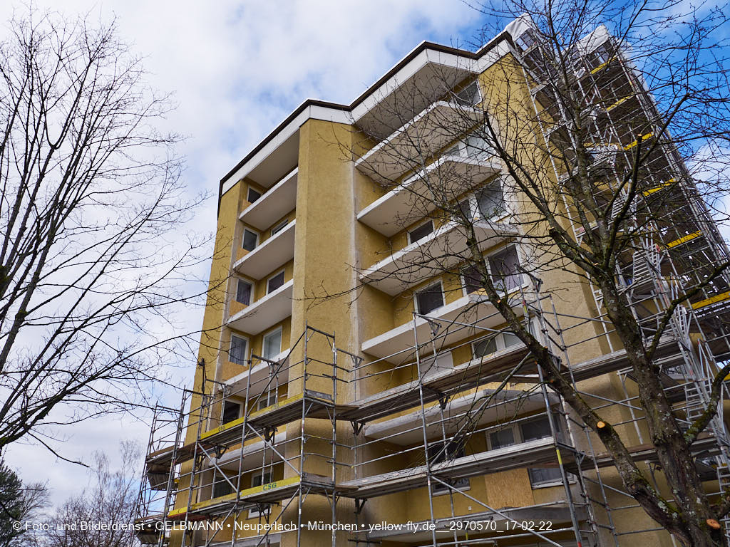 17.02.2022 - Kreissäge an der Großsanierung am Karl-Marx-Ring