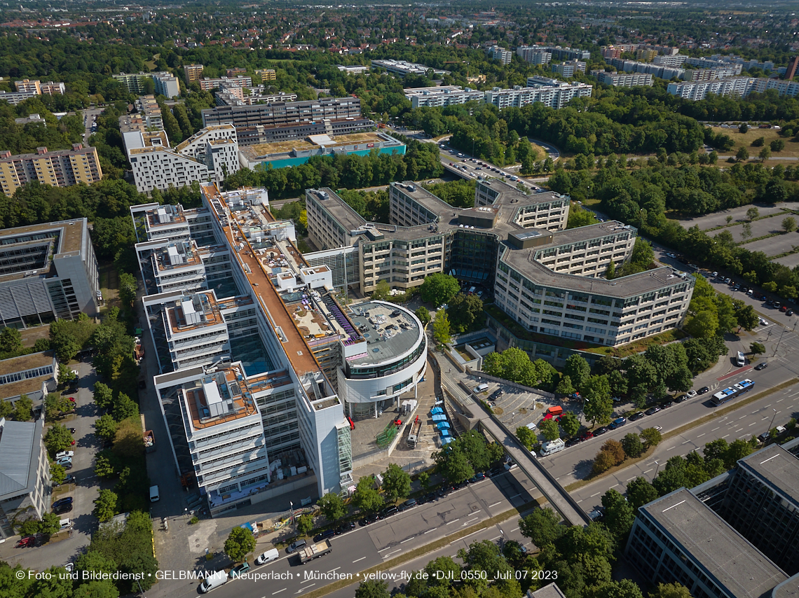 07.07.2023 - Wohnring Neuperlach mit ehemaliger Allianz und Vereinte und Umgebung