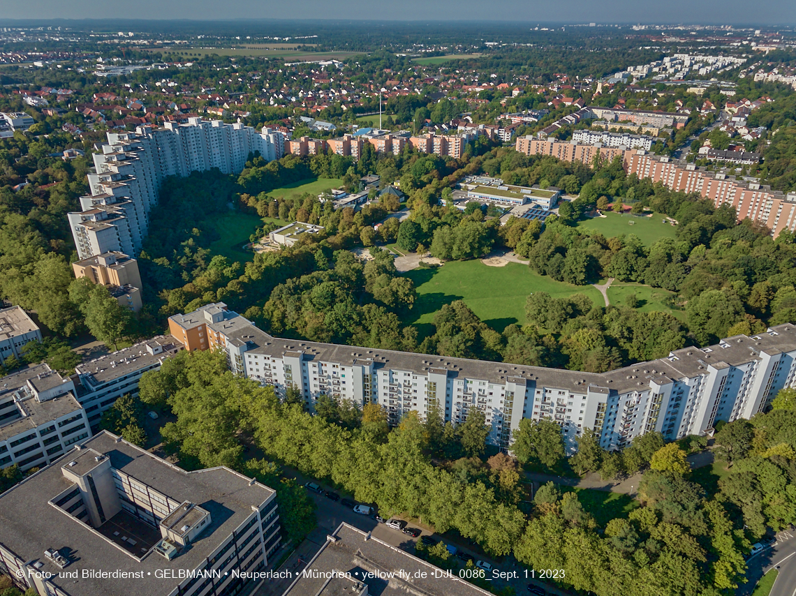 11.09.2023 - Der Wohnring und das ehemalige Allianzgebäude in Neuperlach