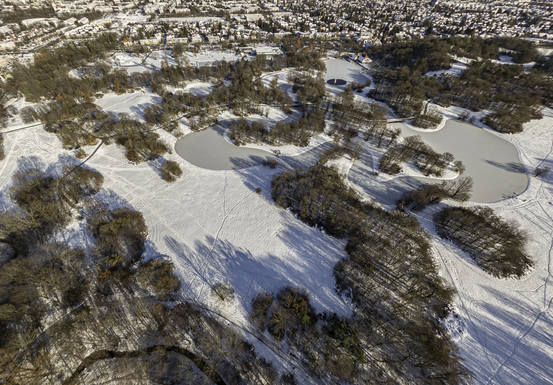 06.12.2021 - der Ostpark mit Schnee im Winter 2023 in Neuperlach