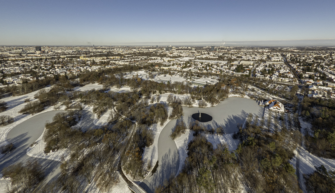 06.12.2021 - der Ostpark mit Schnee im Winter 2023 in Neuperlach