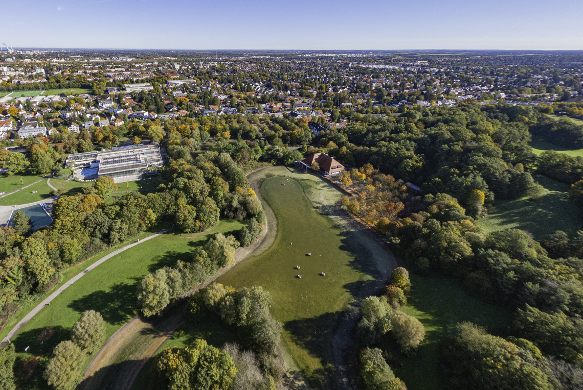 09.10.2024 - Baustelle Geothermie undn Ostpark mit See in Berg-am-Laim