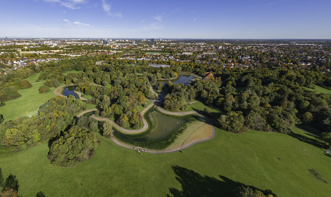 09.10.2024 - Baustelle Geothermie undn Ostpark mit See in Berg-am-Laim