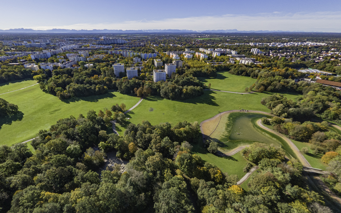 09.10.2024 - Baustelle Geothermie undn Ostpark mit See in Berg-am-Laim