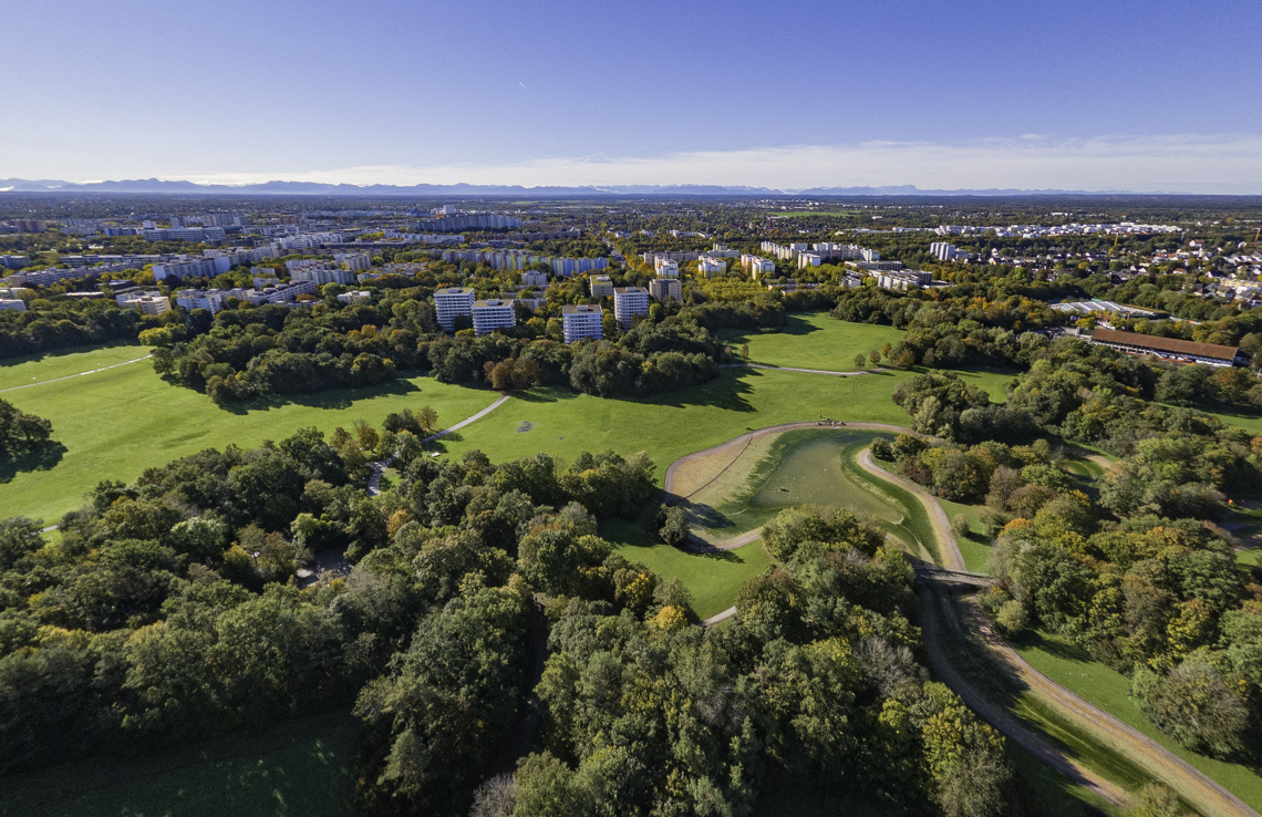 09.10.2024 - Baustelle Geothermie undn Ostpark mit See in Berg-am-Laim