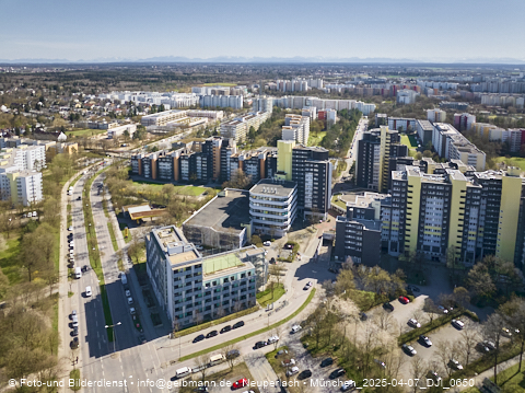 07.04.2025 - Münchner Wohnen am Karl-Marx-Ring 11-21 in Neuperlach