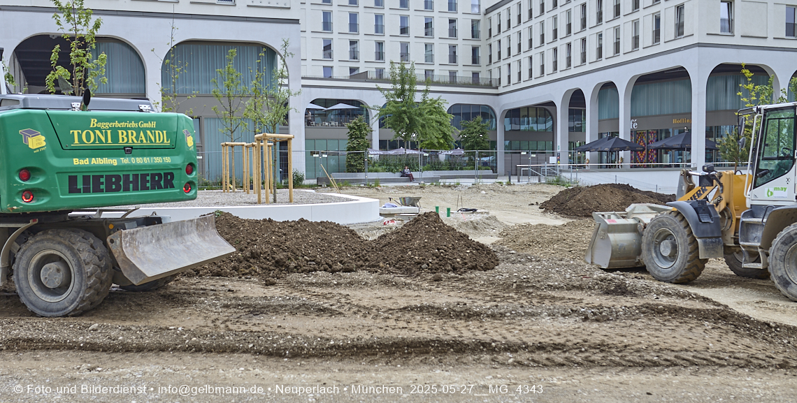 27.05.2025 - Bauarbeiten an den Freiflächen vom Perlach Plaza 