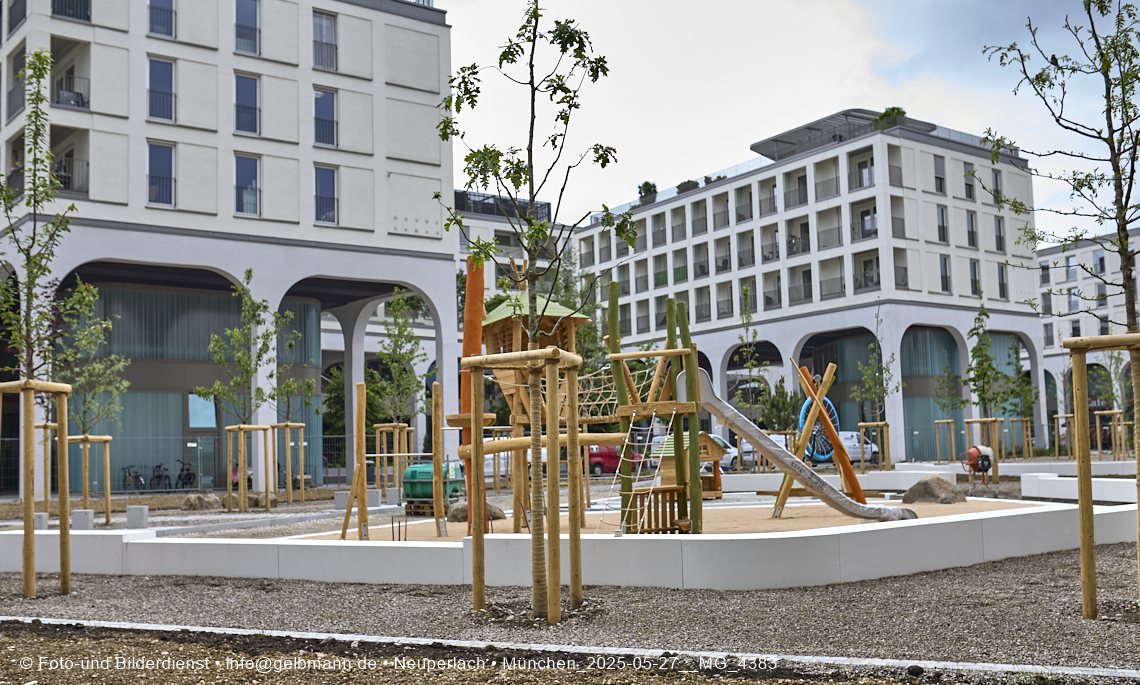 27.05.2025 - Bauarbeiten an den Freiflächen vom Perlach Plaza 