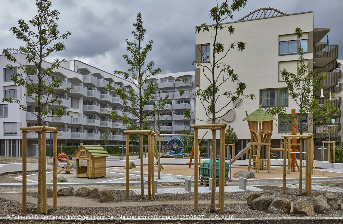 27.05.2025 - Bauarbeiten an den Freiflächen vom Perlach Plaza 
