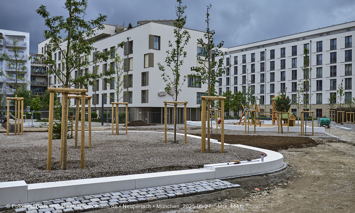 27.05.2025 - Bauarbeiten an den Freiflächen vom Perlach Plaza 