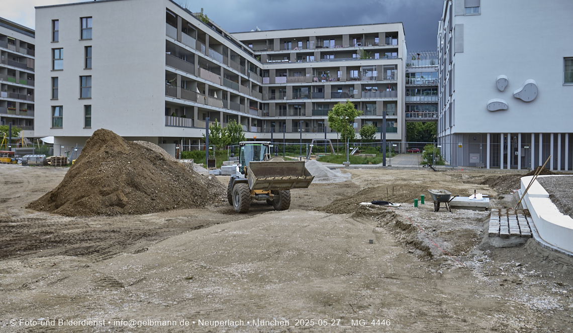 27.05.2025 - Bauarbeiten an den Freiflächen vom Perlach Plaza 