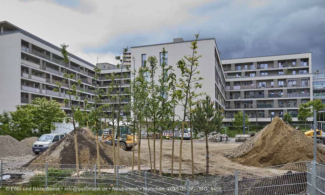 27.05.2025 - Bauarbeiten an den Freiflächen vom Perlach Plaza 