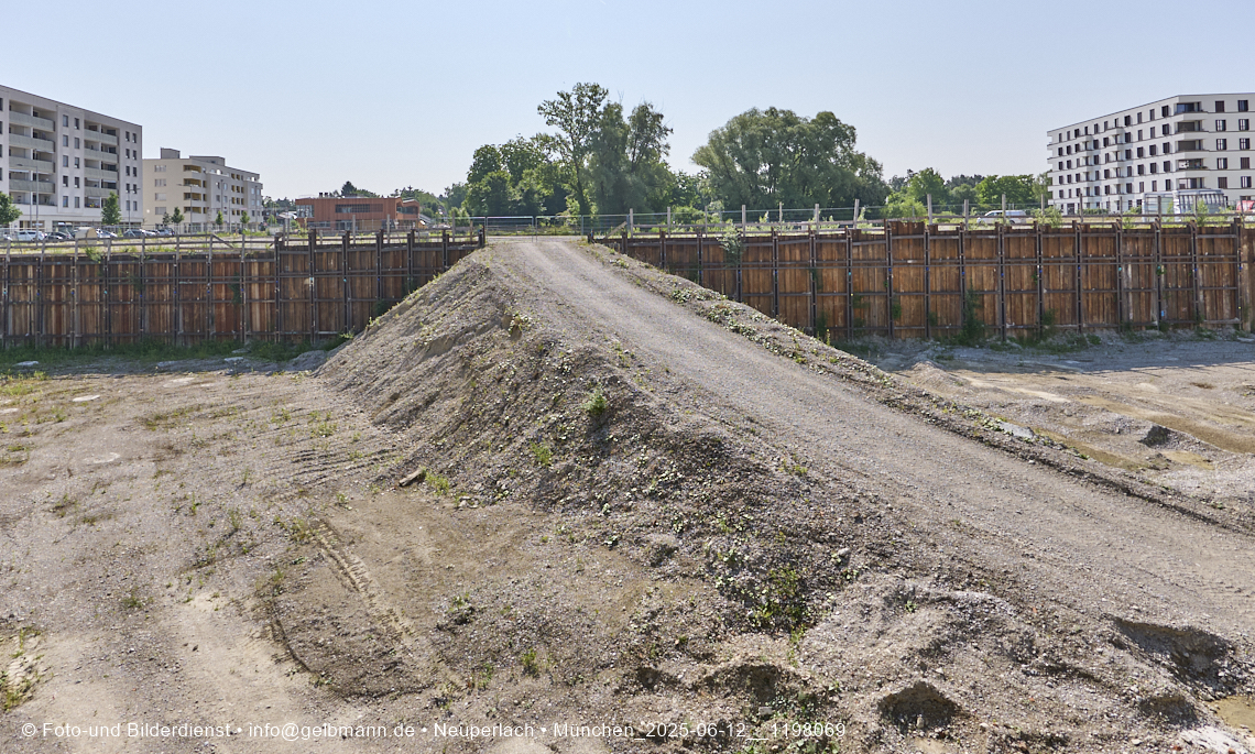 12.06.2025 - Alexisquartier_mit_Wohnanlage Karl-Marx-Ring 52-62 und das Marx-Zentrum in Neuperlach 12.06.2025 - Alexisquartier_mit_Wohnanlage Karl-Marx-Ring 52-62 und das Marx-Zentrum in Neuperlach