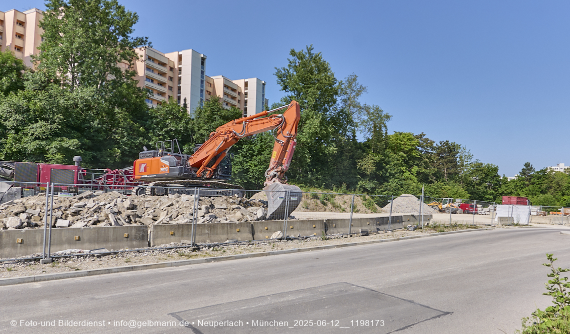 12.06.2025 - Alexisquartier_mit_Wohnanlage Karl-Marx-Ring 52-62 und das Marx-Zentrum in Neuperlach 12.06.2025 - Alexisquartier_mit_Wohnanlage Karl-Marx-Ring 52-62 und das Marx-Zentrum in Neuperlach