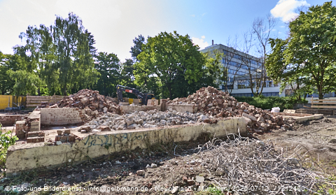 12.07.2025 - Abrissbaustelle Kindergarten an der Heinrich-Wieland-Strasse in Neuperlach