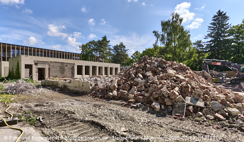 12.07.2025 - Abrissbaustelle Kindergarten an der Heinrich-Wieland-Strasse in Neuperlach