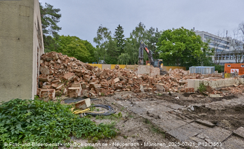 21.07.2025 - Abriss des alten Kindergartens in Neuperlach