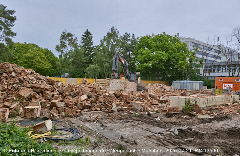 21.07.2025 - Abriss des alten Kindergartens in Neuperlach