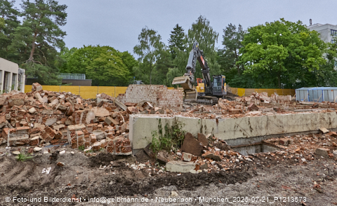 21.07.2025 - Abriss des alten Kindergartens in Neuperlach