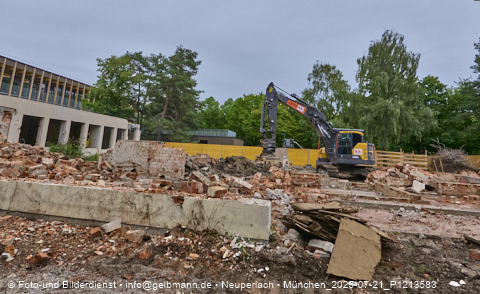 21.07.2025 - Abriss des alten Kindergartens in Neuperlach