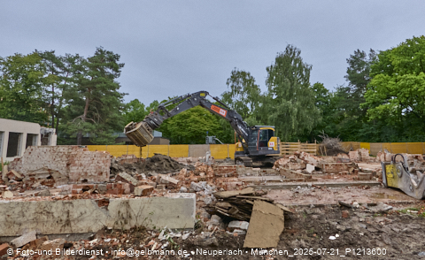 21.07.2025 - Abriss des alten Kindergartens in Neuperlach
