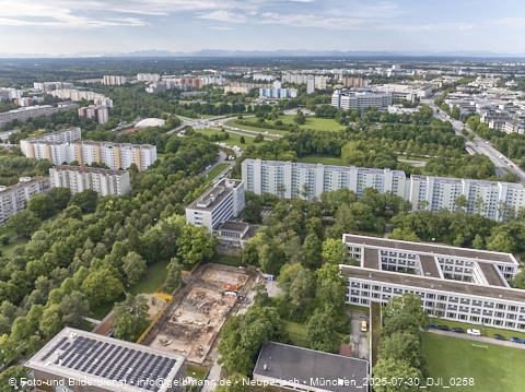 30.07.2025 - Abriss der alten Kindergarten-Flachbauten an der Heinrich-Wieland-Straße in Neuperlach