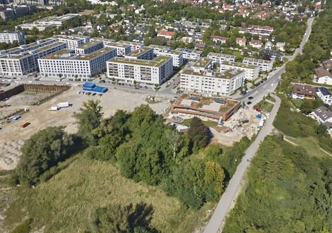 03.09.2025 - Luftbilder der DEMOS-Baustelle und BayernHeim-Baustelle Alexiqauartier und BayernHeim in Neuperlach