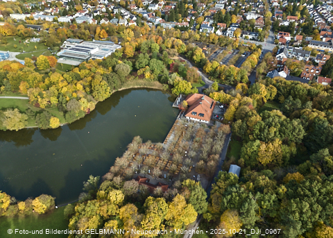 21.10.2025 - der Ostpark mit See und Biergarten im Herbst 2025