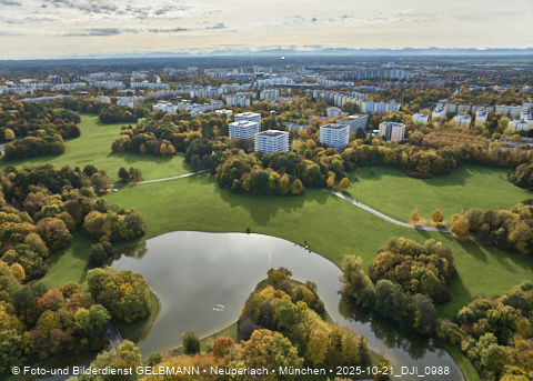 21.10.2025 - der Ostpark mit See und Biergarten im Herbst 2025