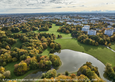21.10.2025 - der Ostpark mit See und Biergarten im Herbst 2025