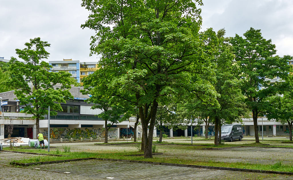 02.07.2021 - Maschendrahtzaun um das Alexisquartier in Neuperlach