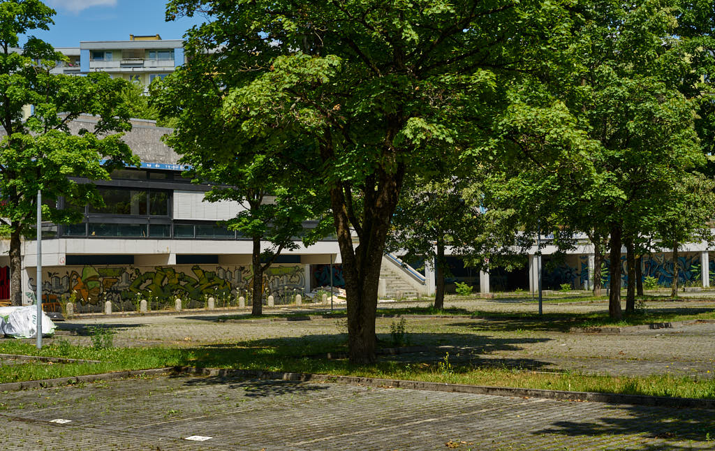 02.07.2021 - Maschendrahtzaun um das Alexisquartier in Neuperlach