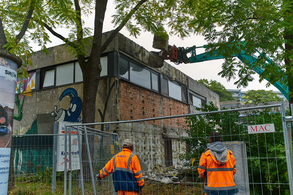 21.09.2021 - Die Abrissarbeiten haben begonnen