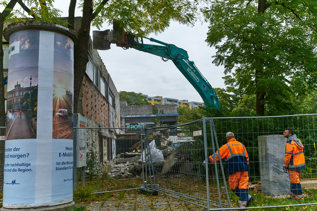 21.09.2021 - Die Abrissarbeiten haben begonnen