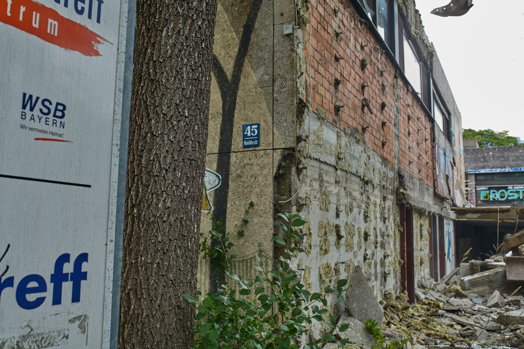 21.09.2021 - Die Abrissarbeiten haben begonnen