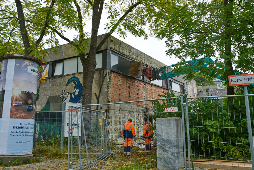 21.09.2021 - Die Abrissarbeiten haben begonnen