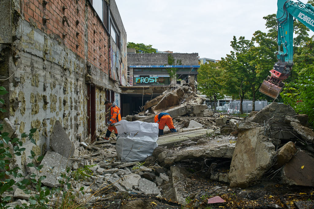 21.09.2021 - Die Abrissarbeiten haben begonnen